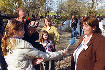 Credit: WWF/Avis a group of people in a park