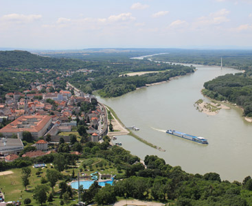 © Mair a view of a city next to a body of water