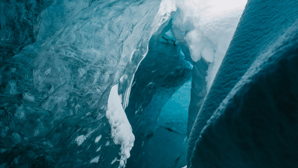 a lot of ice on a glacier that is melting down