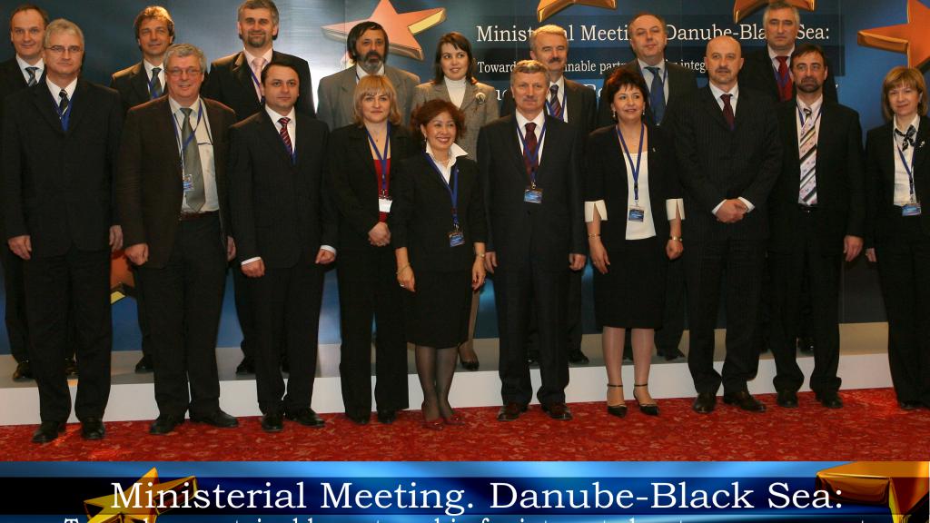 Family photo of the participants of the Ministerial Meeting 2007