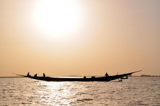 Image of a small boat on the River Niger 