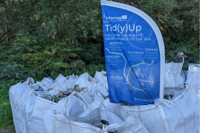 Blue Tid(y)Up banner 